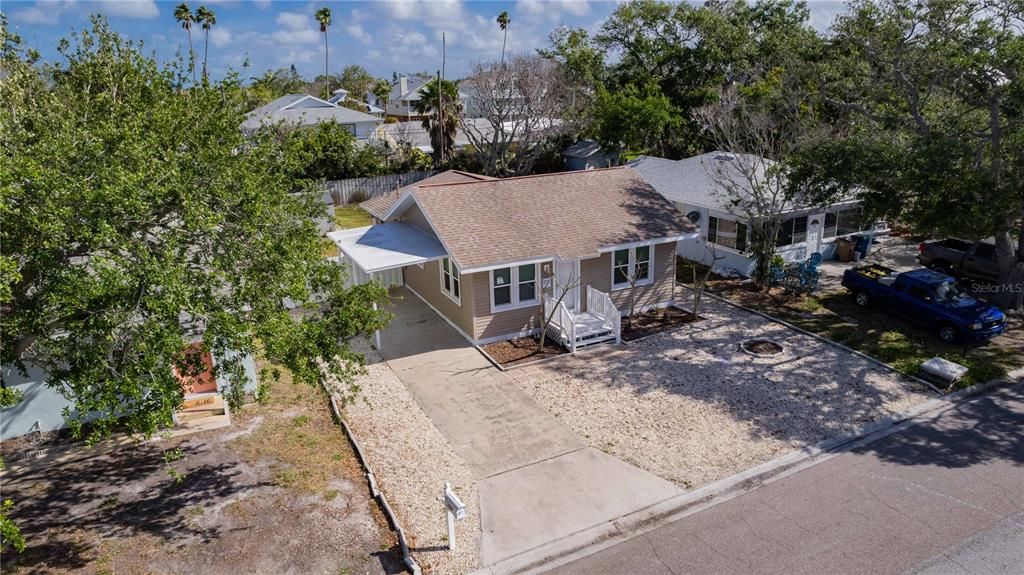 For Sale: $485,000 (2 beds, 1 baths, 936 Square Feet)