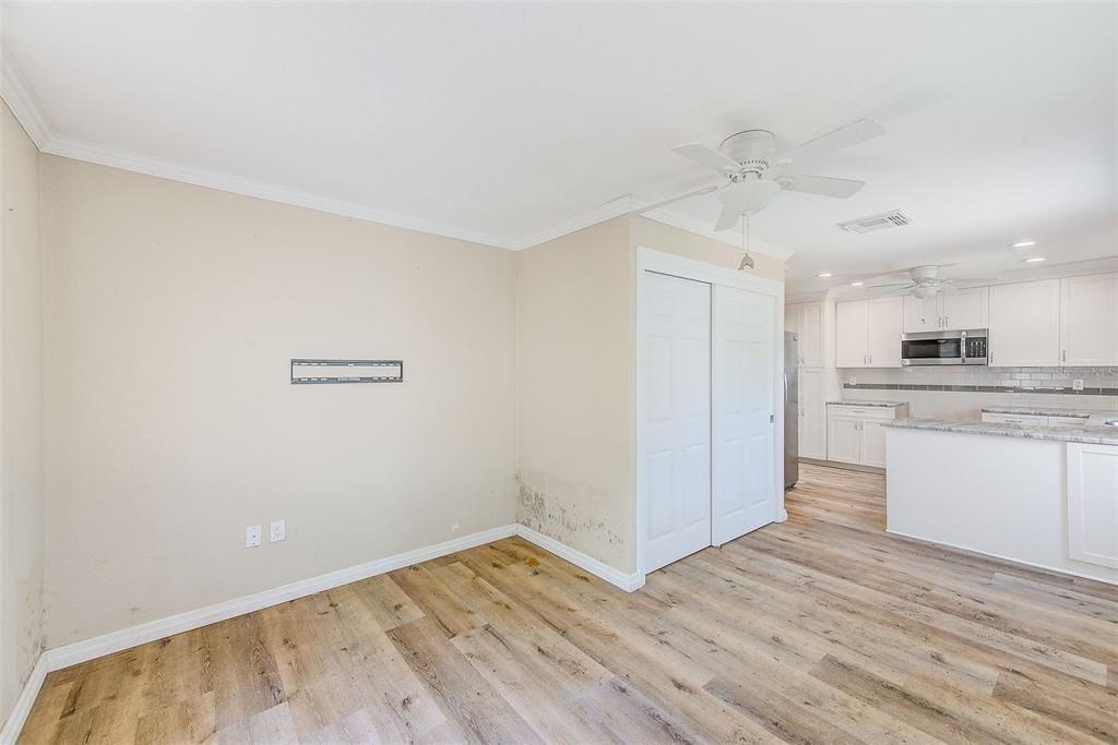 For Sale: $485,000 (2 beds, 1 baths, 936 Square Feet)