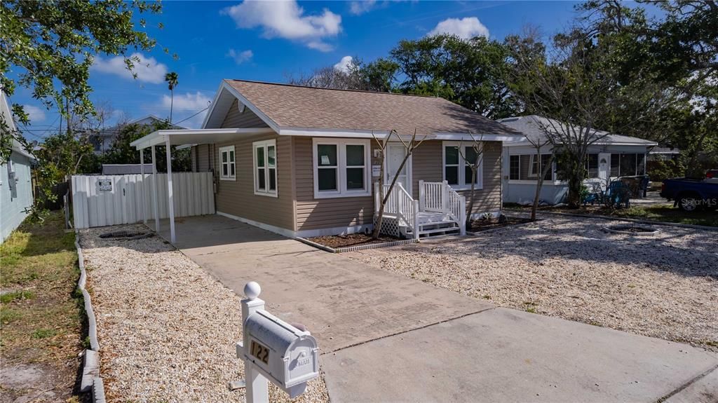 For Sale: $485,000 (2 beds, 1 baths, 936 Square Feet)