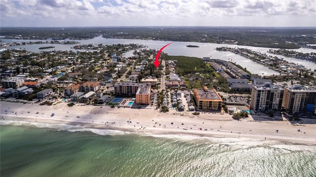 For Sale: $485,000 (2 beds, 1 baths, 936 Square Feet)