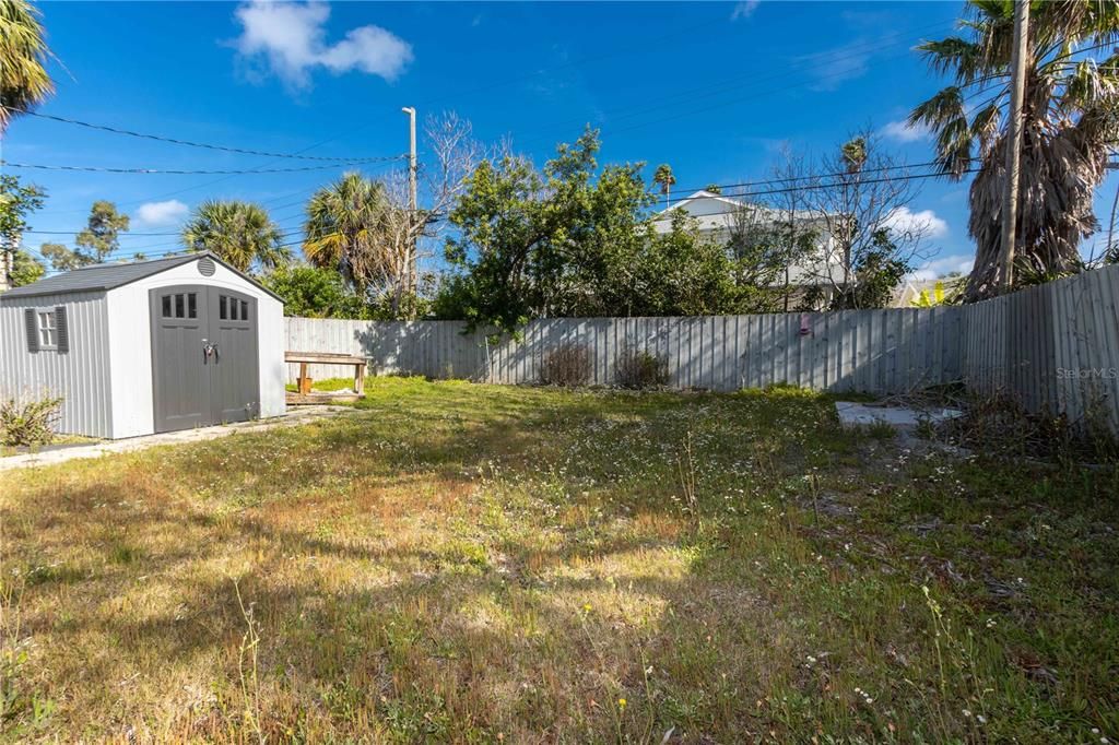 For Sale: $485,000 (2 beds, 1 baths, 936 Square Feet)