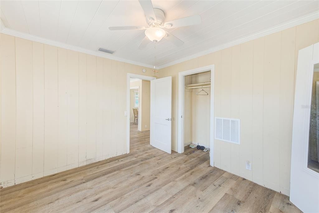 For Sale: $485,000 (2 beds, 1 baths, 936 Square Feet)