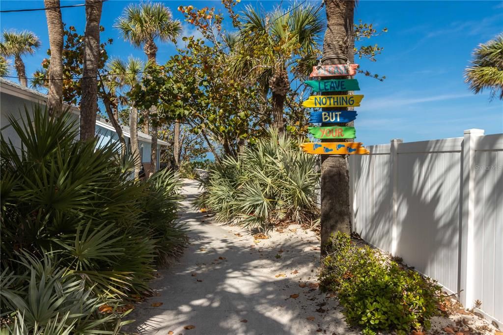 For Sale: $485,000 (2 beds, 1 baths, 936 Square Feet)