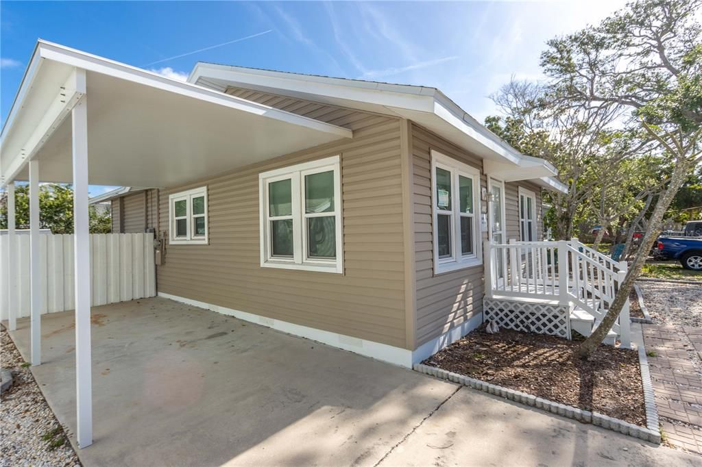 For Sale: $485,000 (2 beds, 1 baths, 936 Square Feet)