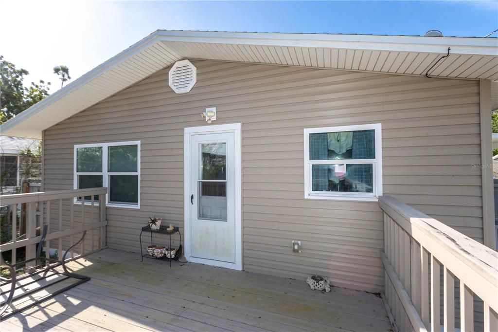 For Sale: $485,000 (2 beds, 1 baths, 936 Square Feet)