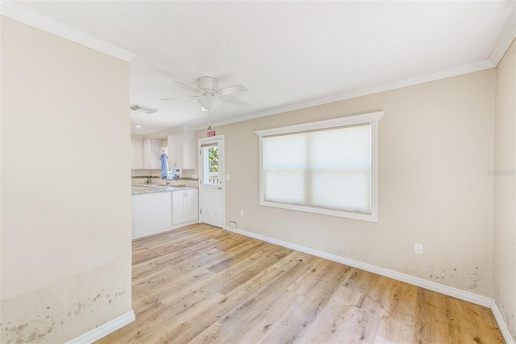 For Sale: $485,000 (2 beds, 1 baths, 936 Square Feet)