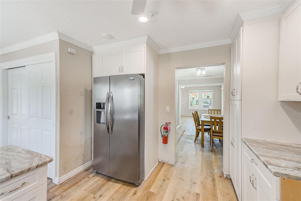 For Sale: $485,000 (2 beds, 1 baths, 936 Square Feet)