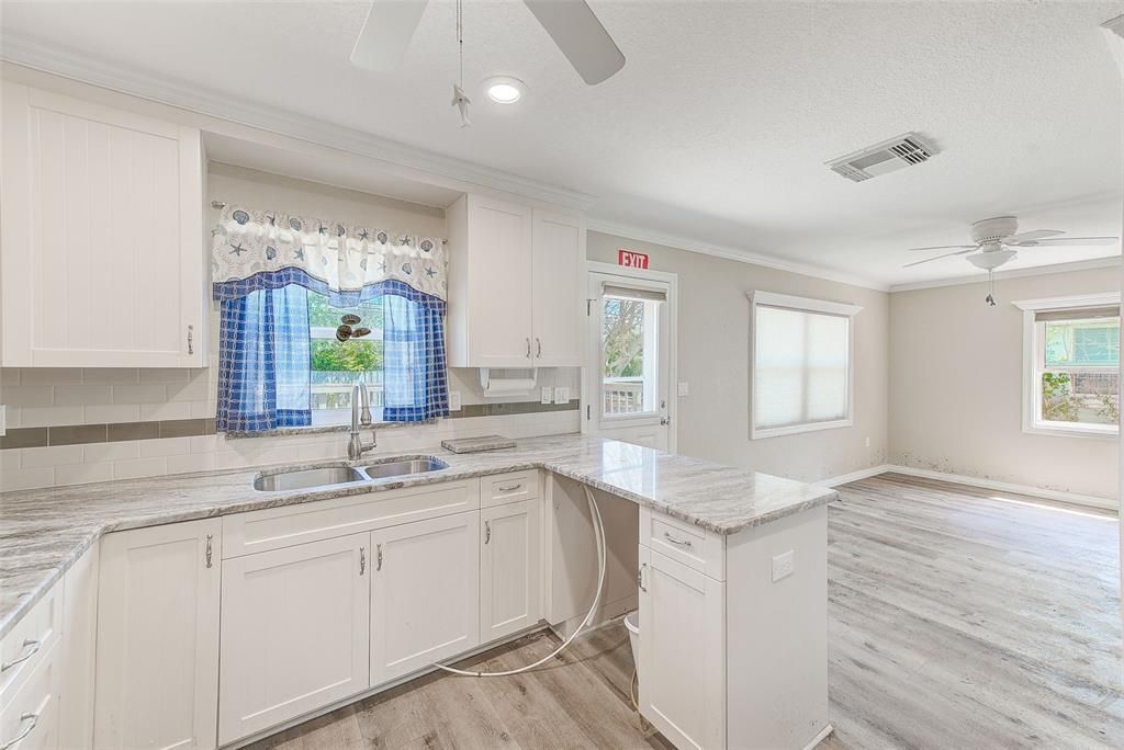 For Sale: $485,000 (2 beds, 1 baths, 936 Square Feet)