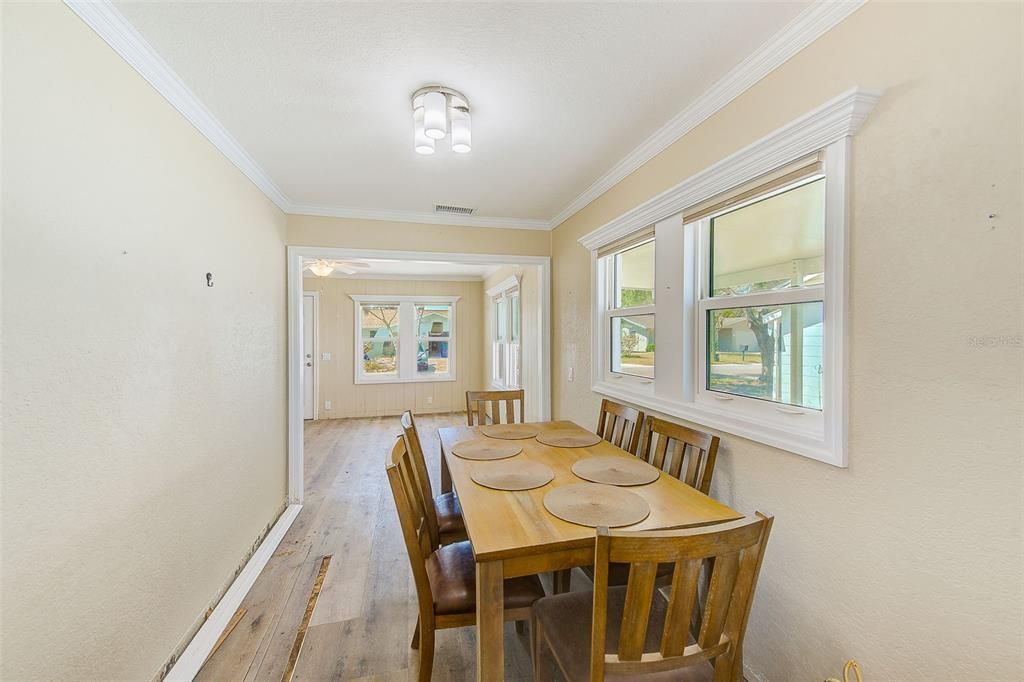 For Sale: $485,000 (2 beds, 1 baths, 936 Square Feet)