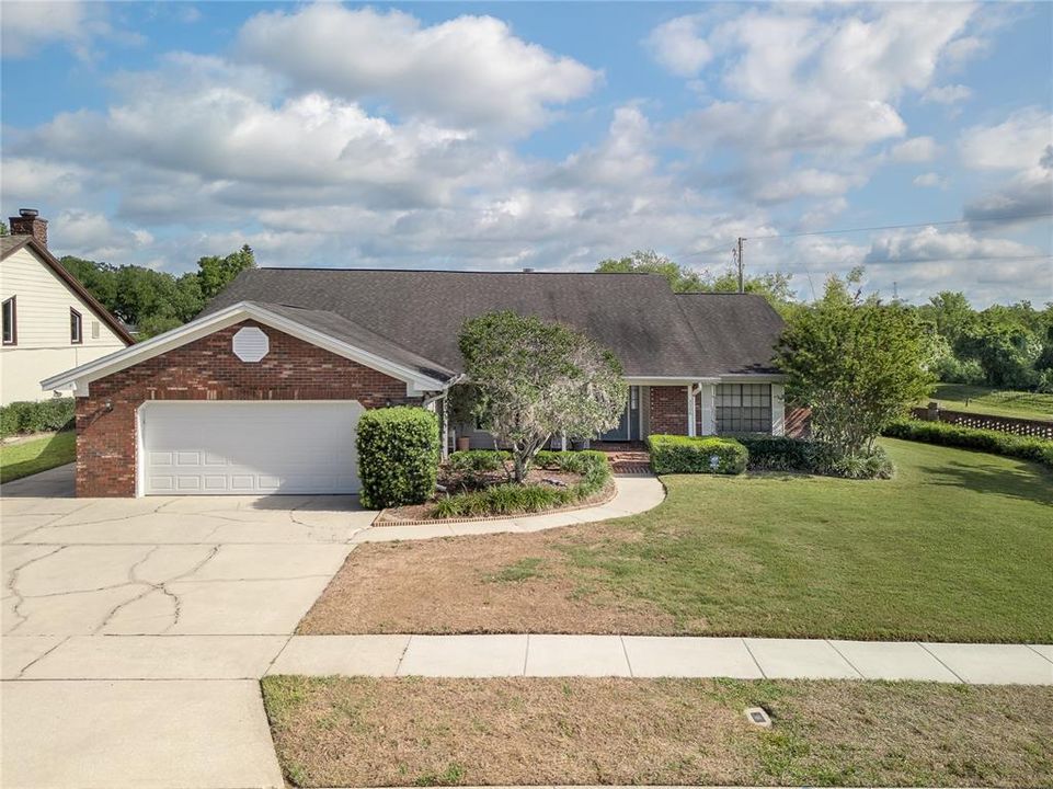 最近售出: $459,000 (3 贝兹, 2 浴室, 2408 平方英尺)