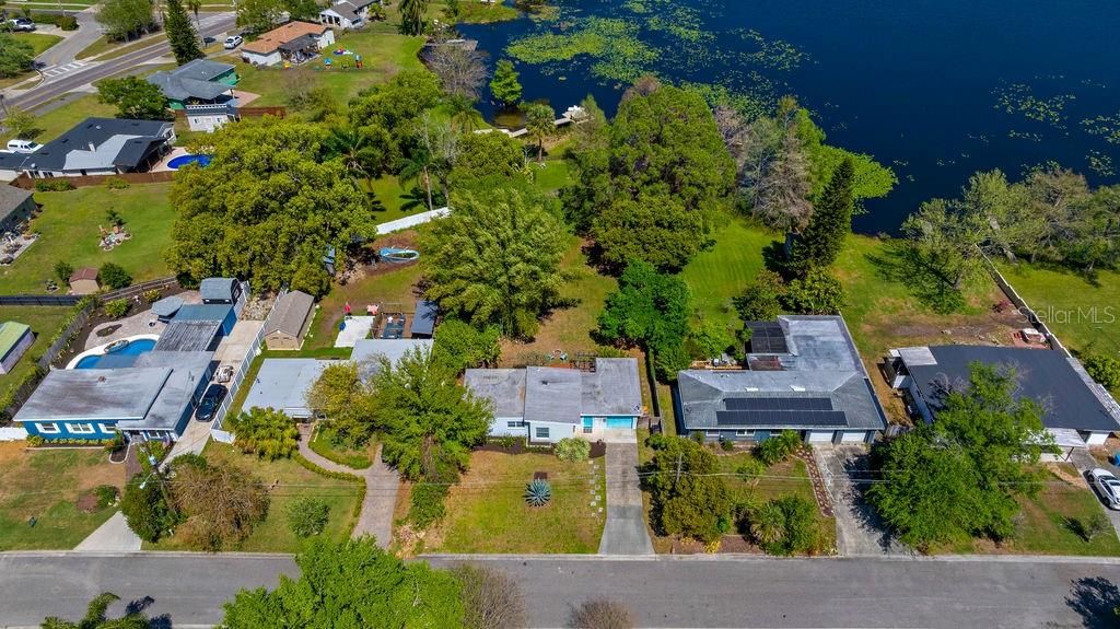 На продажу: $495,000 (0.36 acres)