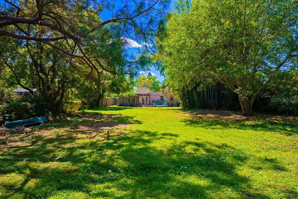 На продажу: $495,000 (0.36 acres)