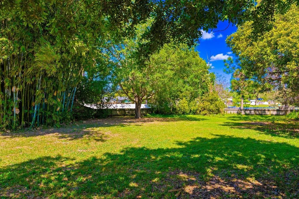 На продажу: $495,000 (0.36 acres)