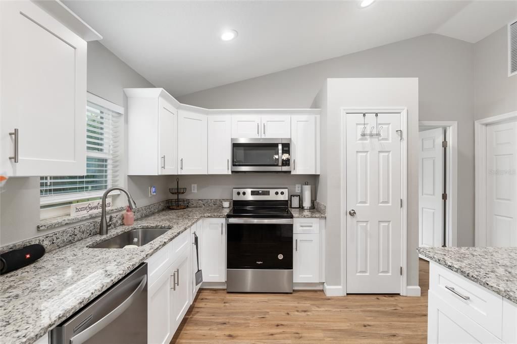 For Sale: $259,900 (3 beds, 2 baths, 1471 Square Feet)