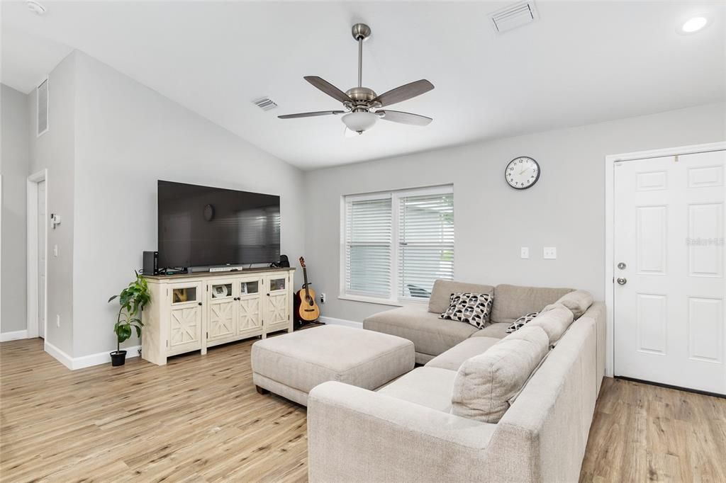 For Sale: $259,900 (3 beds, 2 baths, 1471 Square Feet)