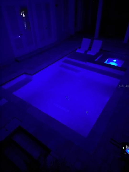 合同活跃: $865,000 (3 贝兹, 2 浴室, 1977 平方英尺)