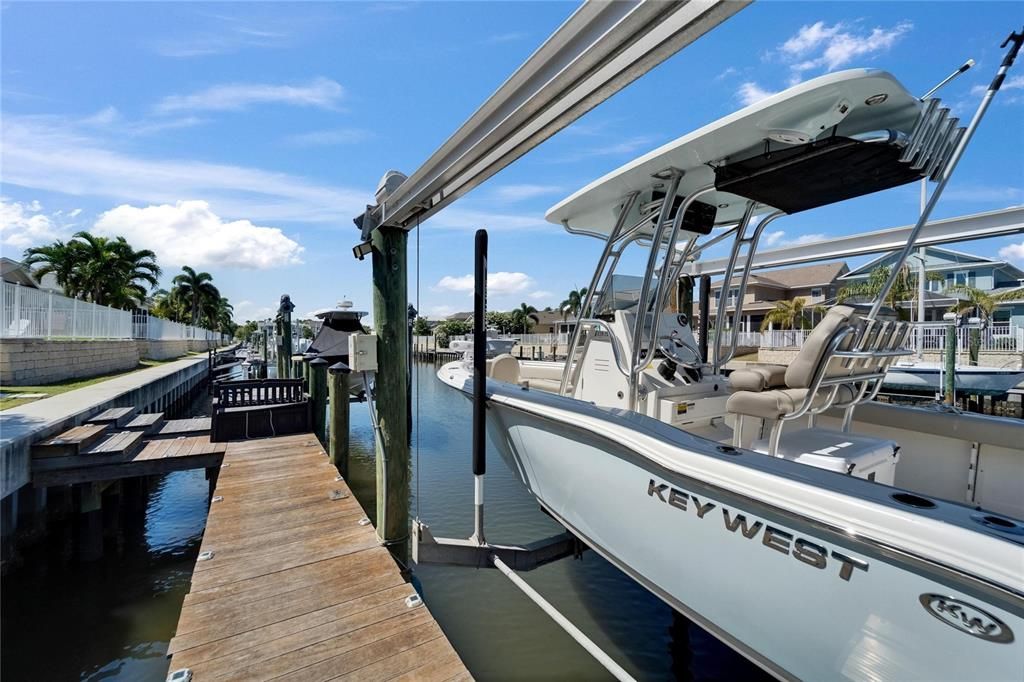 合同活跃: $865,000 (3 贝兹, 2 浴室, 1977 平方英尺)