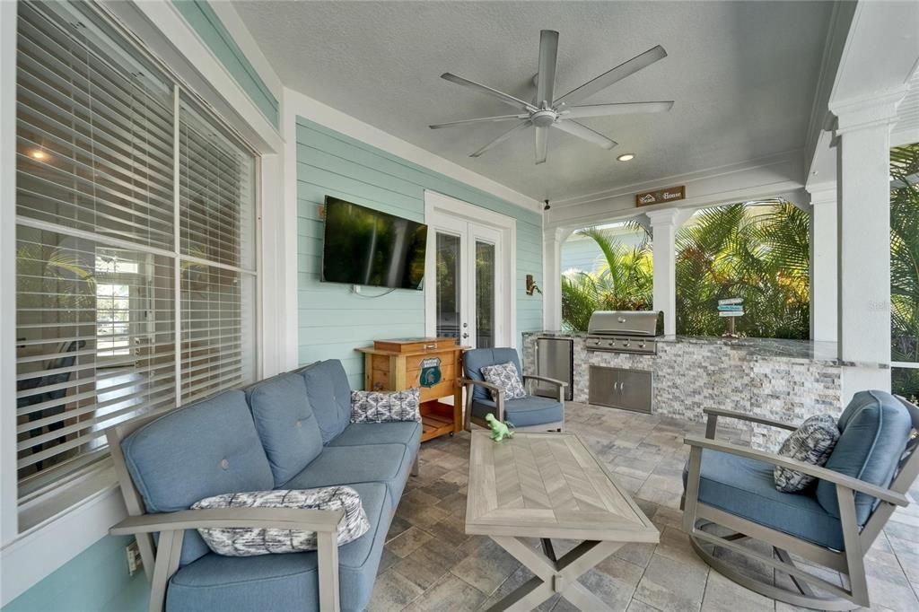 合同活跃: $865,000 (3 贝兹, 2 浴室, 1977 平方英尺)