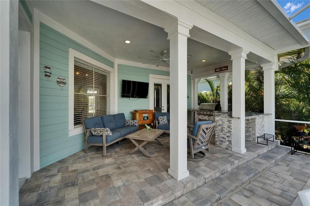 合同活跃: $865,000 (3 贝兹, 2 浴室, 1977 平方英尺)