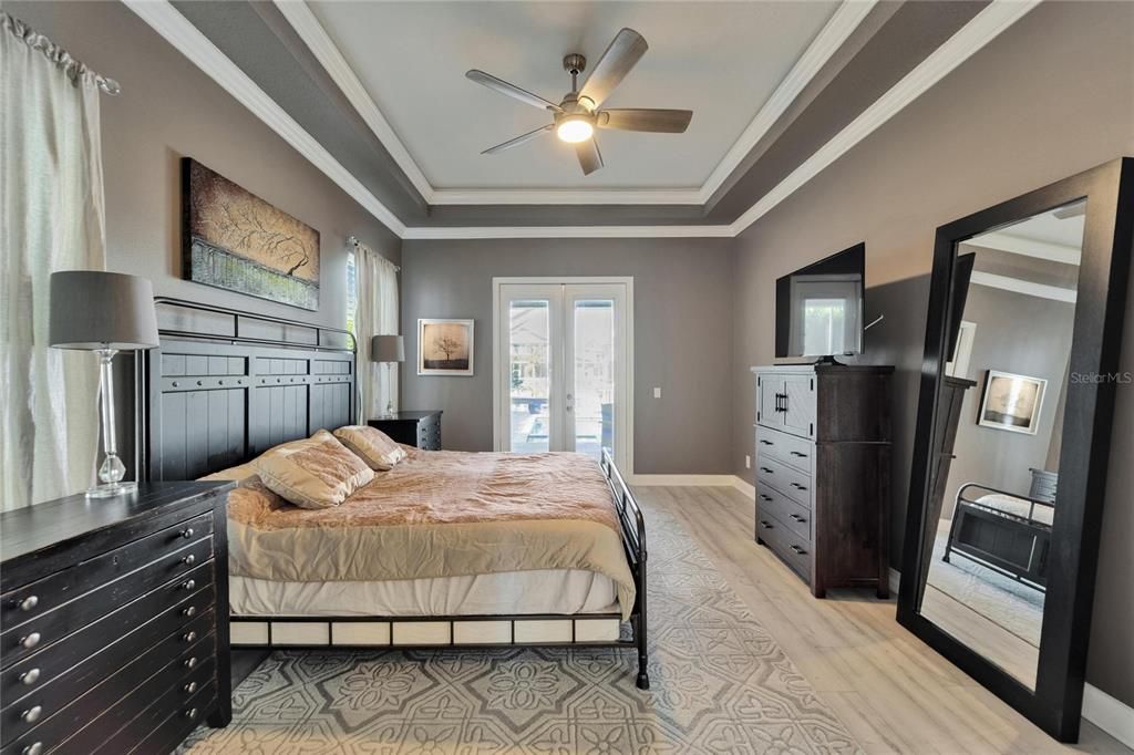 合同活跃: $865,000 (3 贝兹, 2 浴室, 1977 平方英尺)