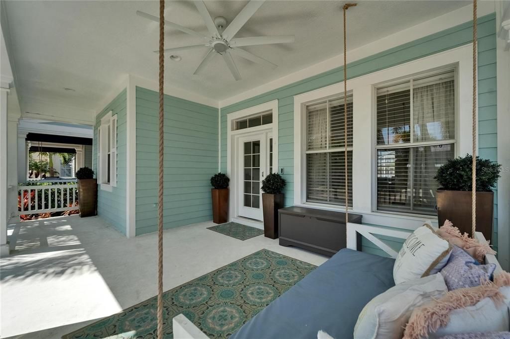 合同活跃: $865,000 (3 贝兹, 2 浴室, 1977 平方英尺)