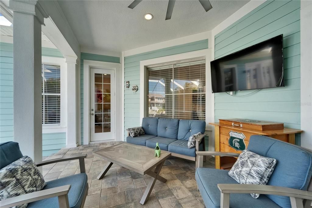 合同活跃: $865,000 (3 贝兹, 2 浴室, 1977 平方英尺)