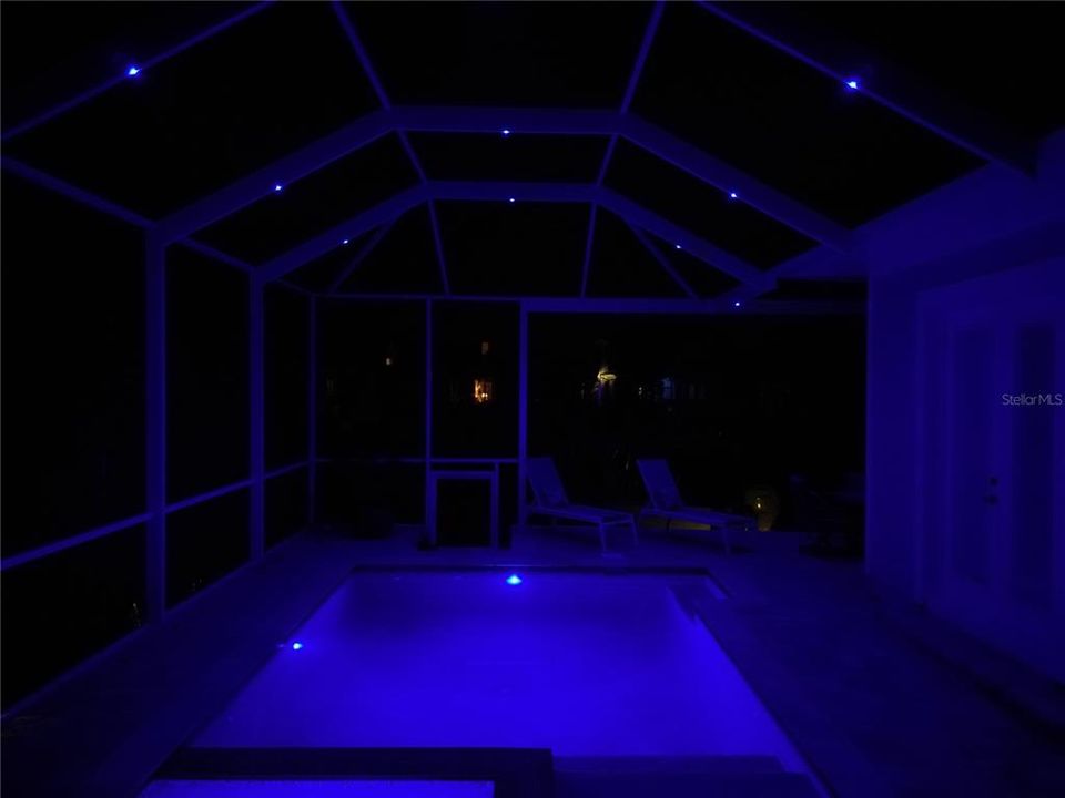 合同活跃: $865,000 (3 贝兹, 2 浴室, 1977 平方英尺)