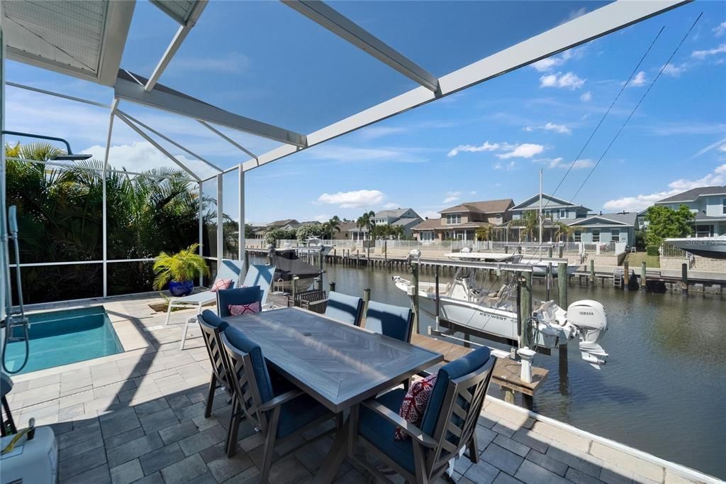 合同活跃: $865,000 (3 贝兹, 2 浴室, 1977 平方英尺)