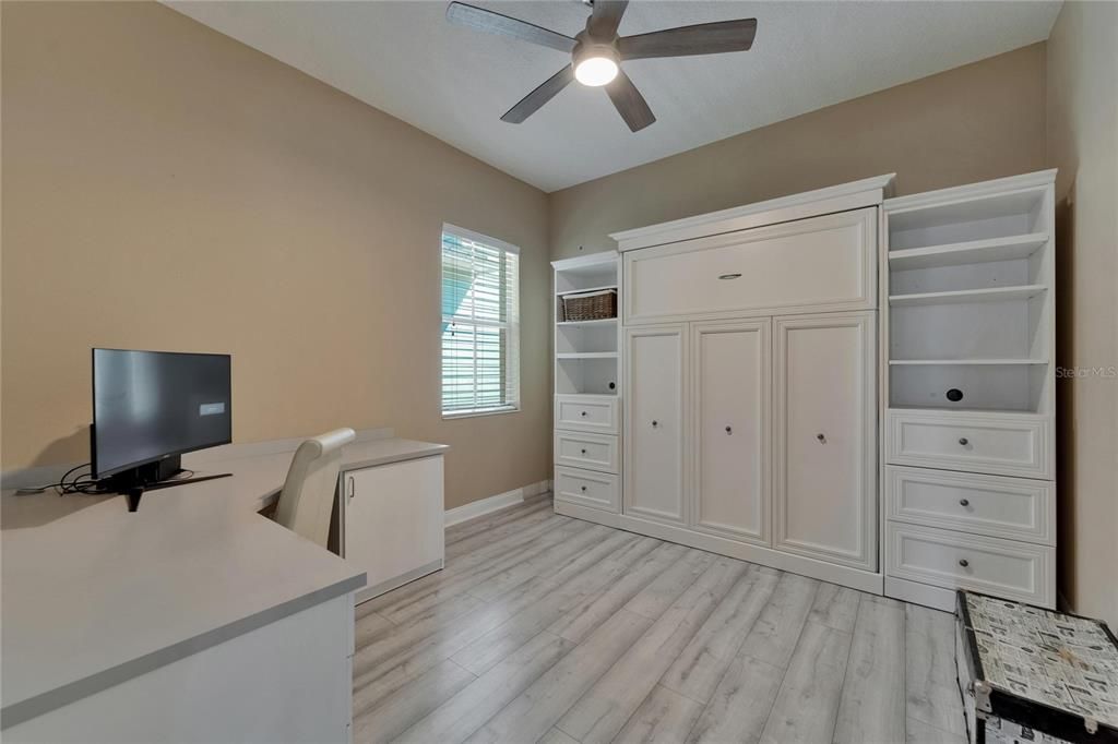 合同活跃: $865,000 (3 贝兹, 2 浴室, 1977 平方英尺)