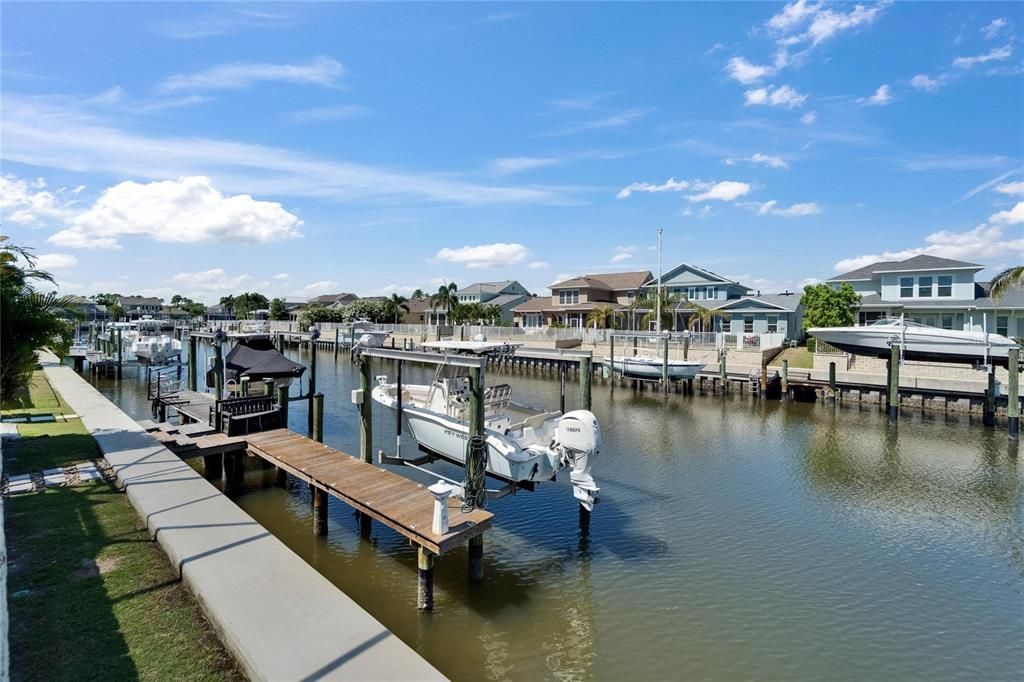 合同活跃: $865,000 (3 贝兹, 2 浴室, 1977 平方英尺)