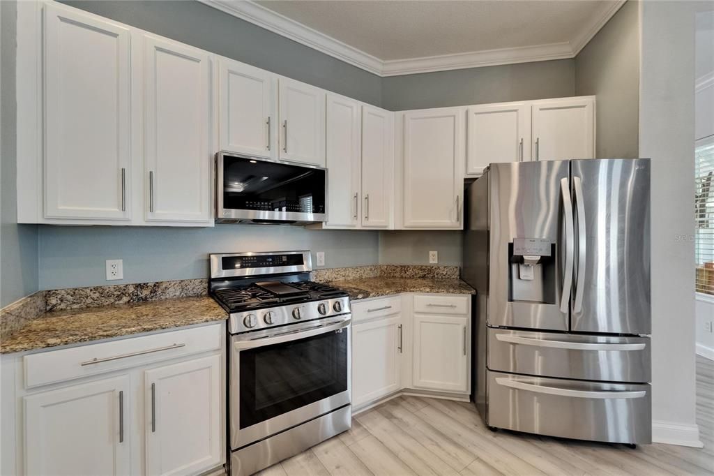 合同活跃: $865,000 (3 贝兹, 2 浴室, 1977 平方英尺)