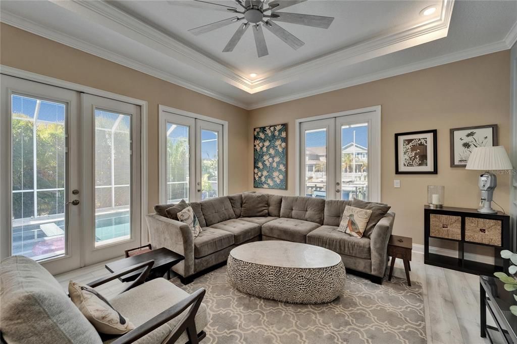 合同活跃: $865,000 (3 贝兹, 2 浴室, 1977 平方英尺)