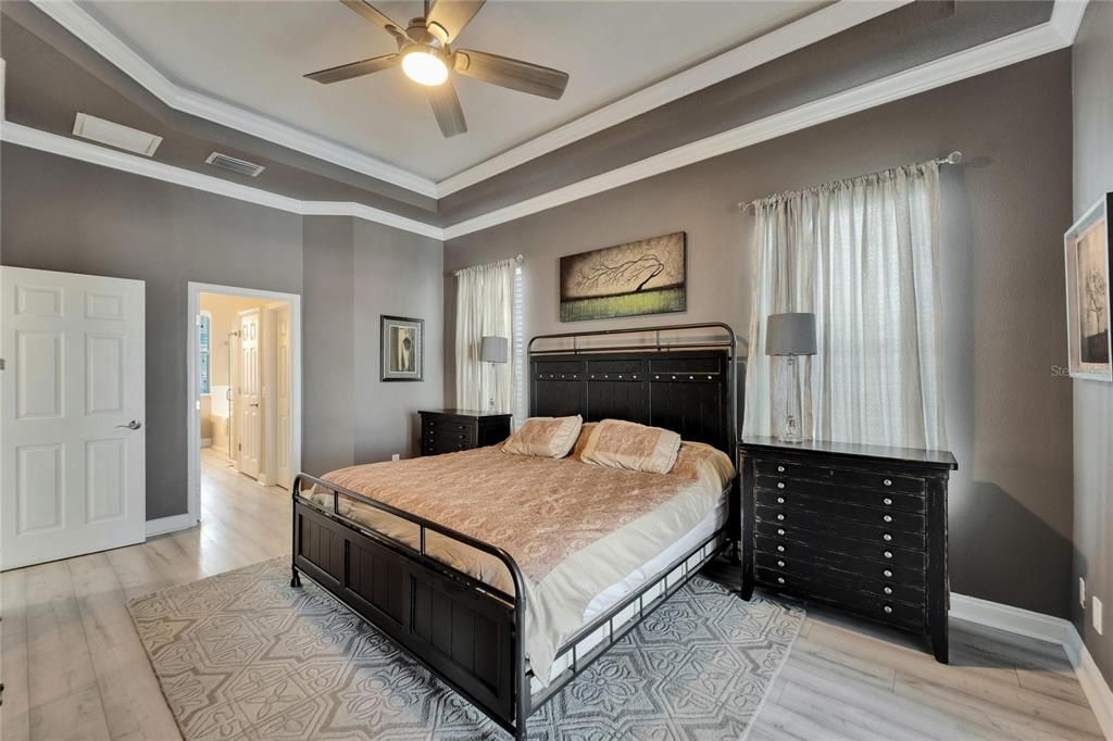 合同活跃: $865,000 (3 贝兹, 2 浴室, 1977 平方英尺)