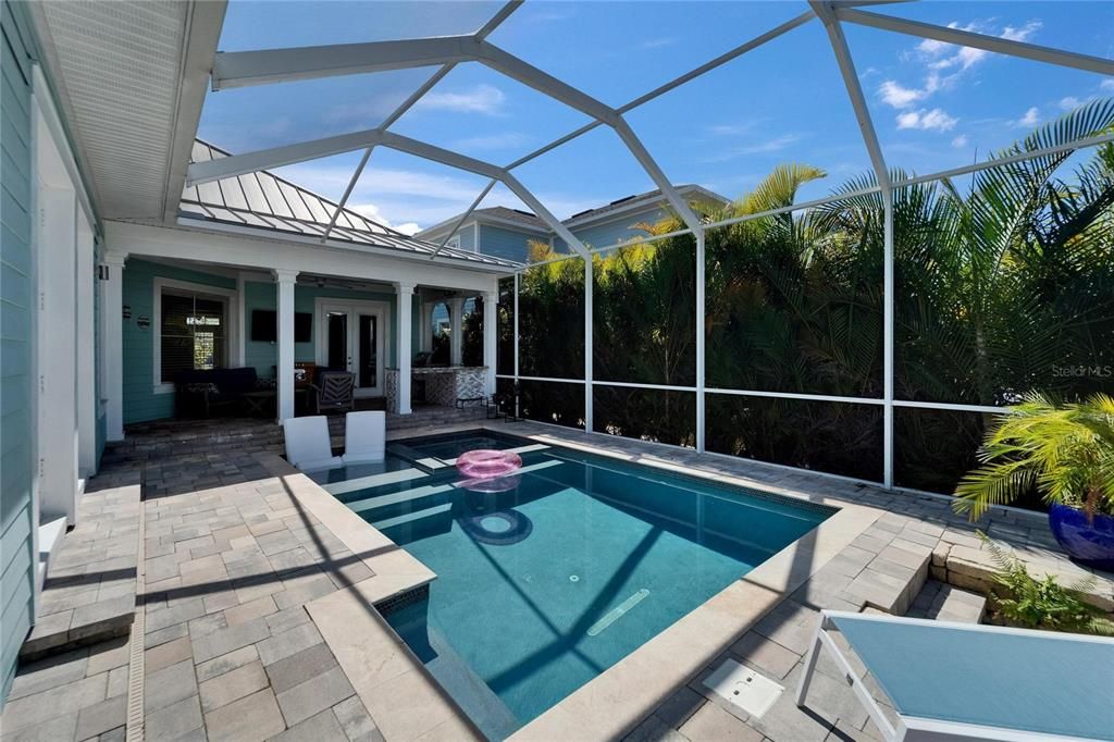 合同活跃: $865,000 (3 贝兹, 2 浴室, 1977 平方英尺)