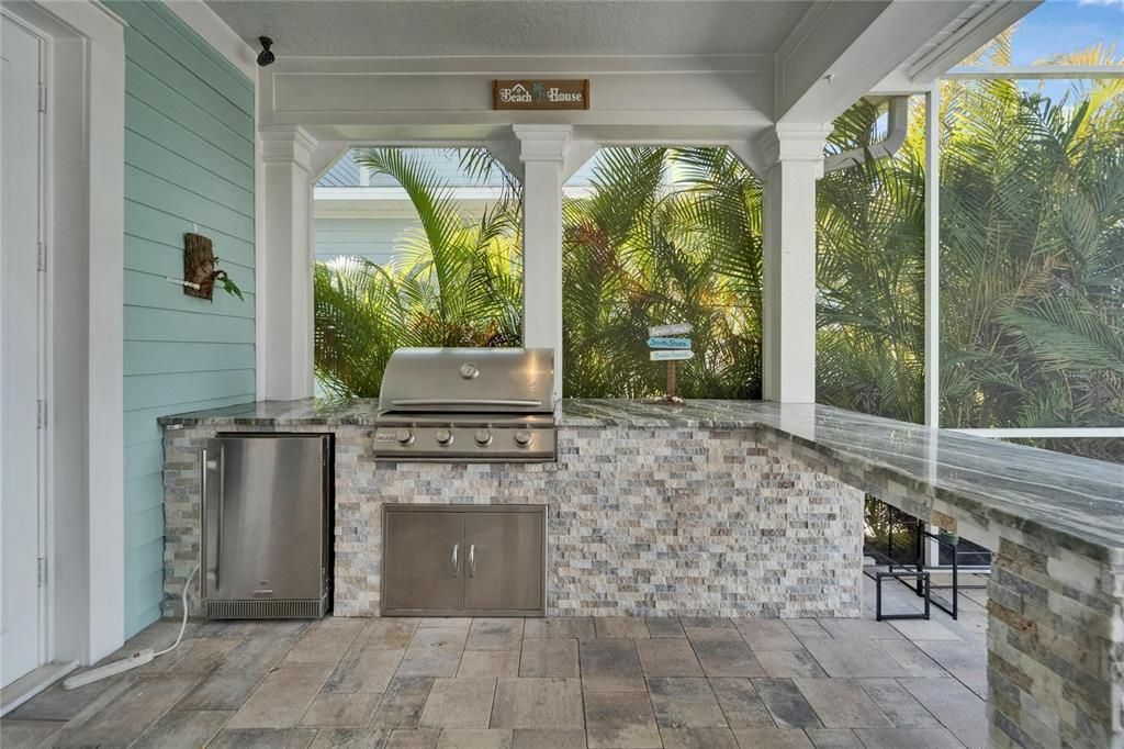 合同活跃: $865,000 (3 贝兹, 2 浴室, 1977 平方英尺)