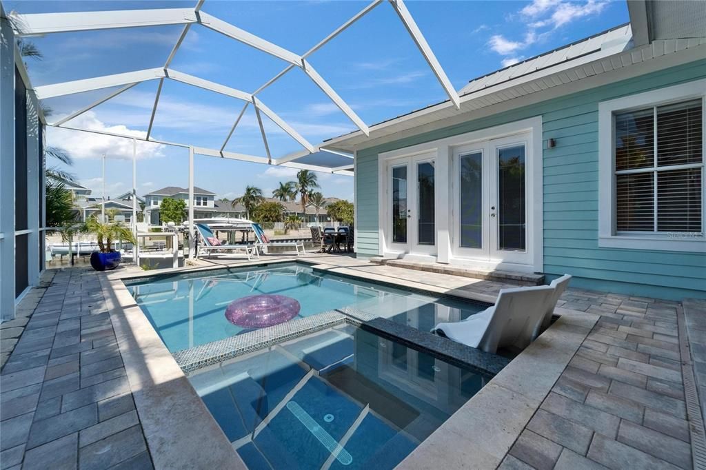 合同活跃: $865,000 (3 贝兹, 2 浴室, 1977 平方英尺)