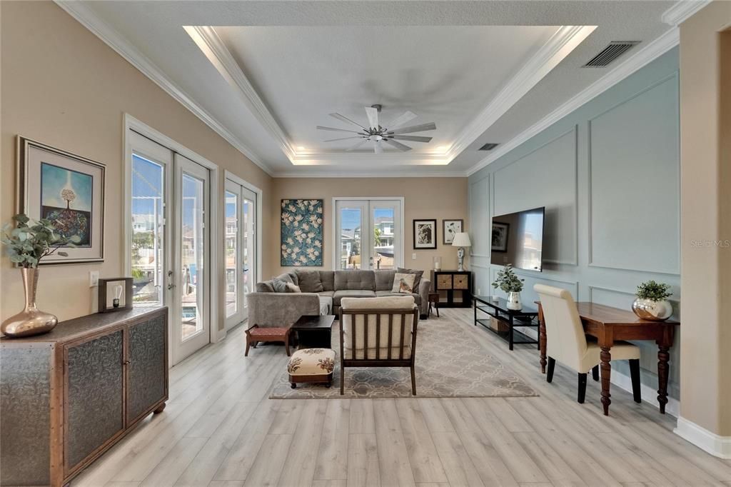 合同活跃: $865,000 (3 贝兹, 2 浴室, 1977 平方英尺)