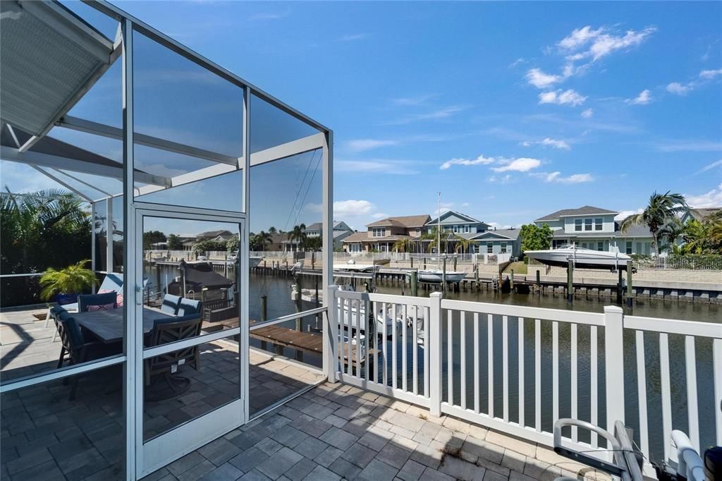 合同活跃: $865,000 (3 贝兹, 2 浴室, 1977 平方英尺)