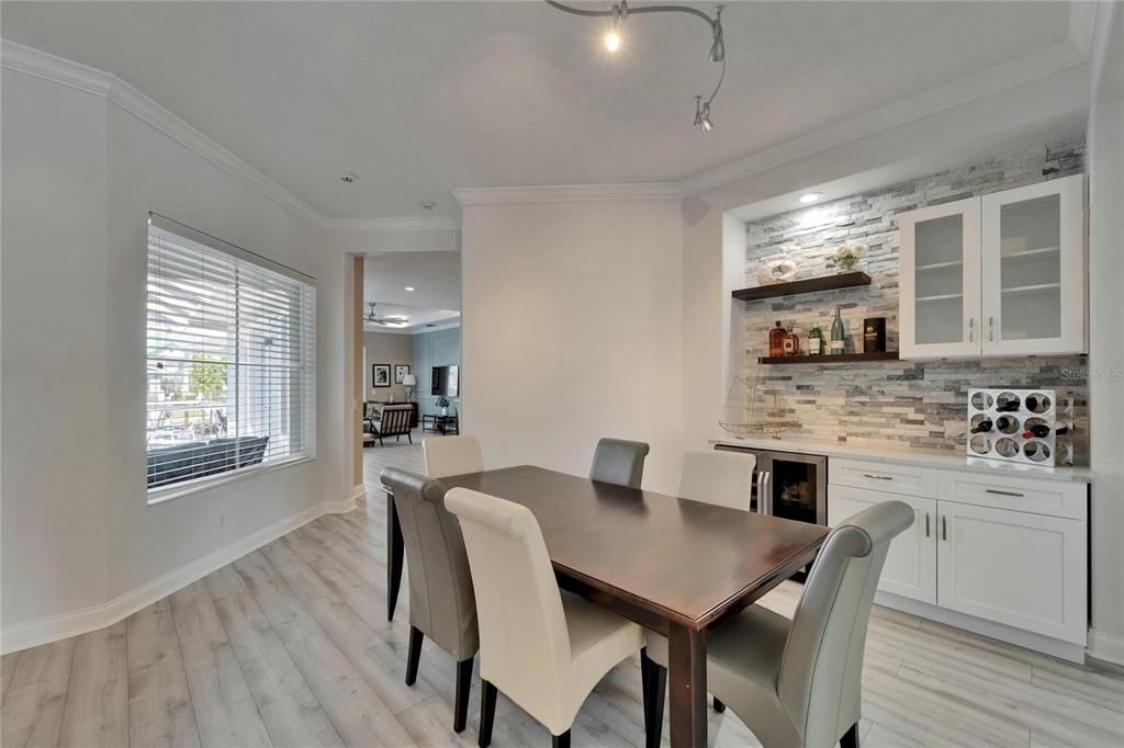 合同活跃: $865,000 (3 贝兹, 2 浴室, 1977 平方英尺)