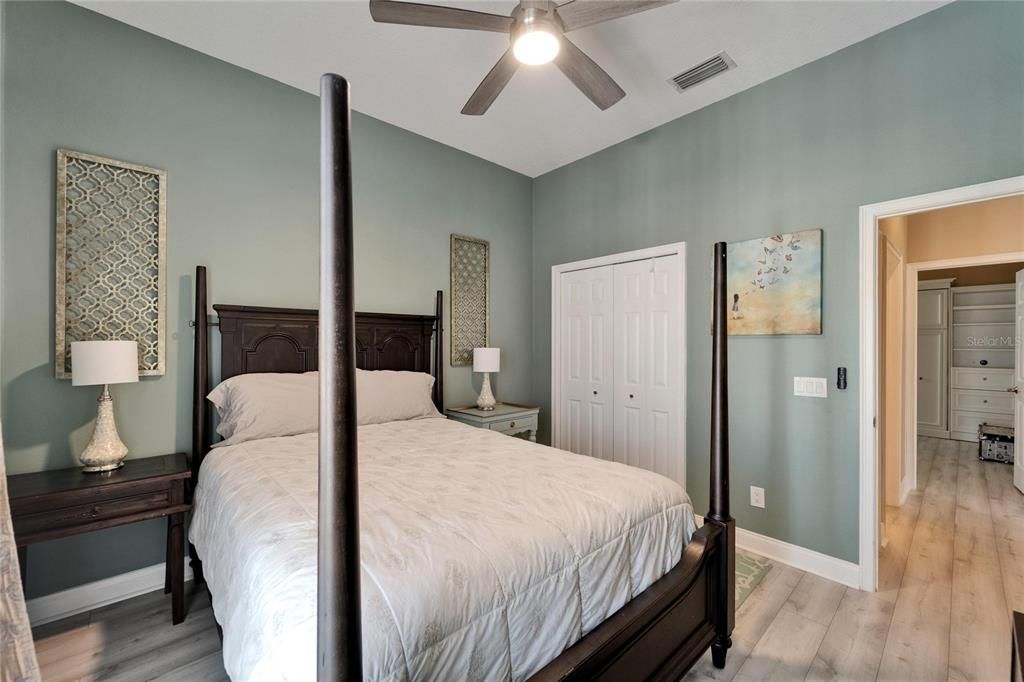 合同活跃: $865,000 (3 贝兹, 2 浴室, 1977 平方英尺)