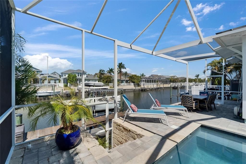 合同活跃: $865,000 (3 贝兹, 2 浴室, 1977 平方英尺)