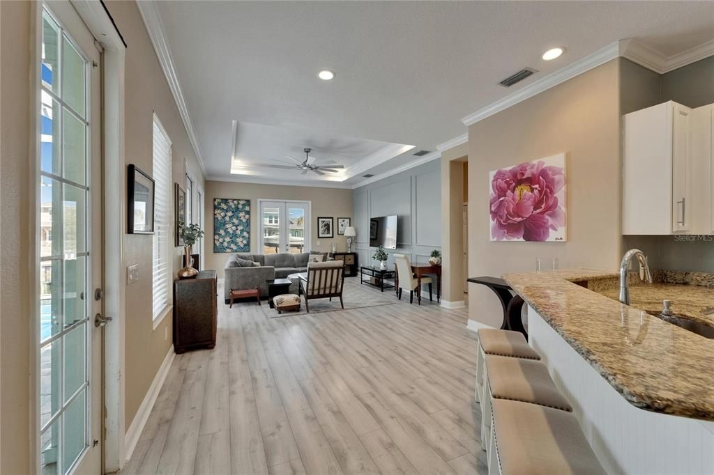 合同活跃: $865,000 (3 贝兹, 2 浴室, 1977 平方英尺)