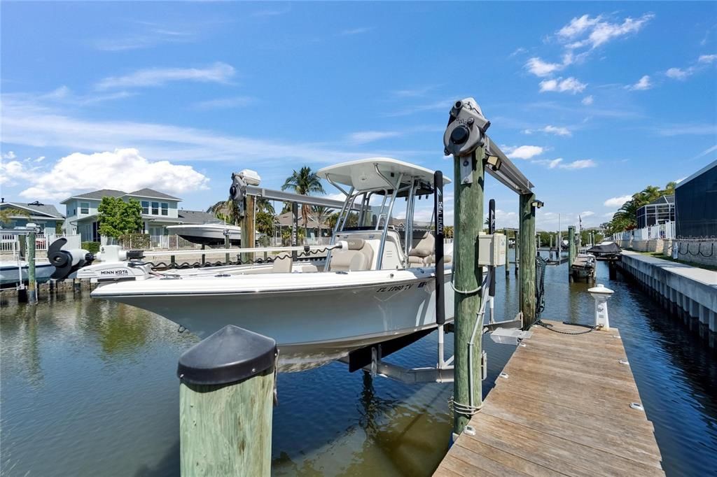 合同活跃: $865,000 (3 贝兹, 2 浴室, 1977 平方英尺)