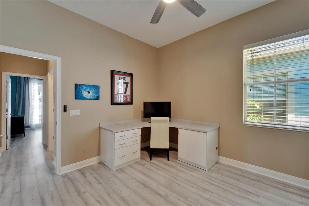 合同活跃: $865,000 (3 贝兹, 2 浴室, 1977 平方英尺)