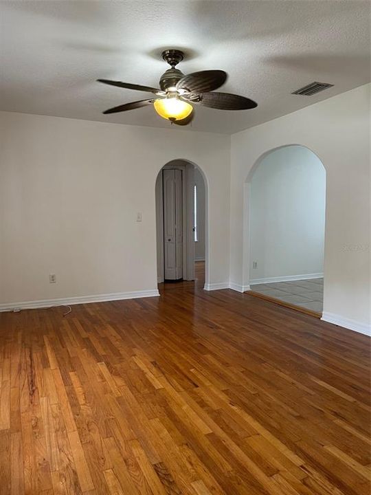 Active With Contract: $2,325 (3 beds, 1 baths, 1083 Square Feet)