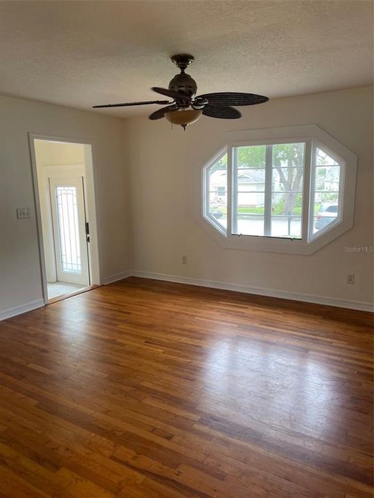Active With Contract: $2,325 (3 beds, 1 baths, 1083 Square Feet)