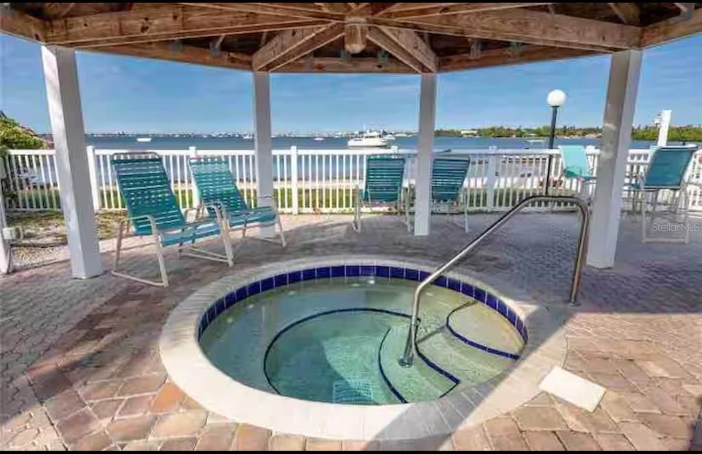 На продажу: $290,000 (3 спален, 2 ванн, 1375 Квадратных фут)