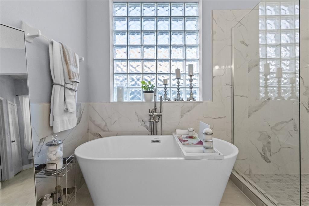 Active With Contract: $949,000 (4 beds, 3 baths, 3024 Square Feet)