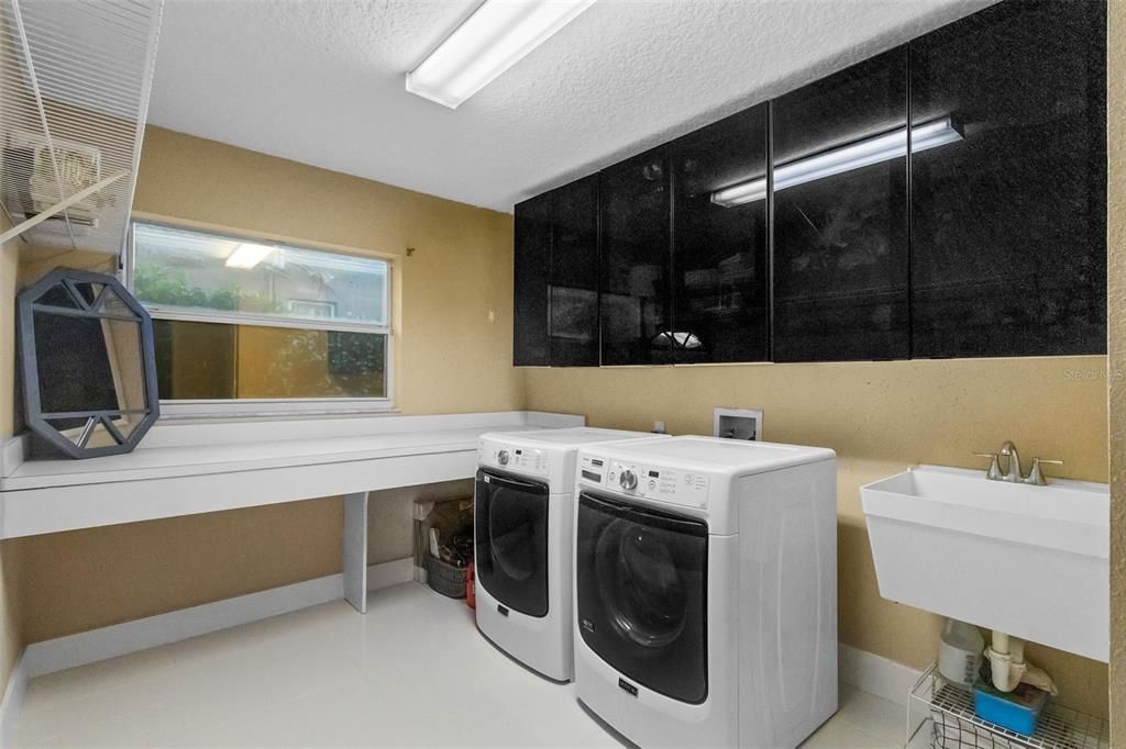 Active With Contract: $949,000 (4 beds, 3 baths, 3024 Square Feet)