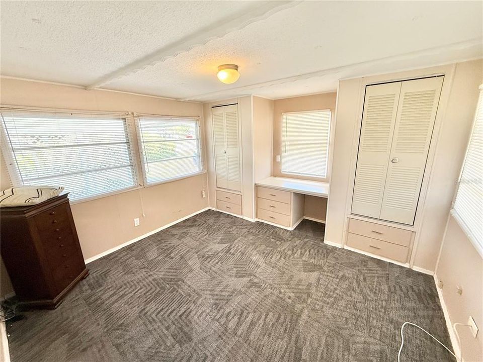 合同活跃: $149,900 (2 贝兹, 2 浴室, 1120 平方英尺)